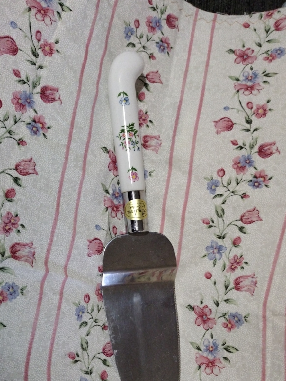 Andrea By Sadek Decorative White Floral Ceramic-Handle Cake Server